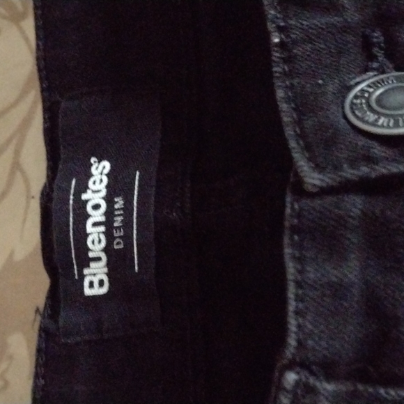 BLUENOTES Distressed Black Stretch Midi Jeans!! - Picture 3 of 3